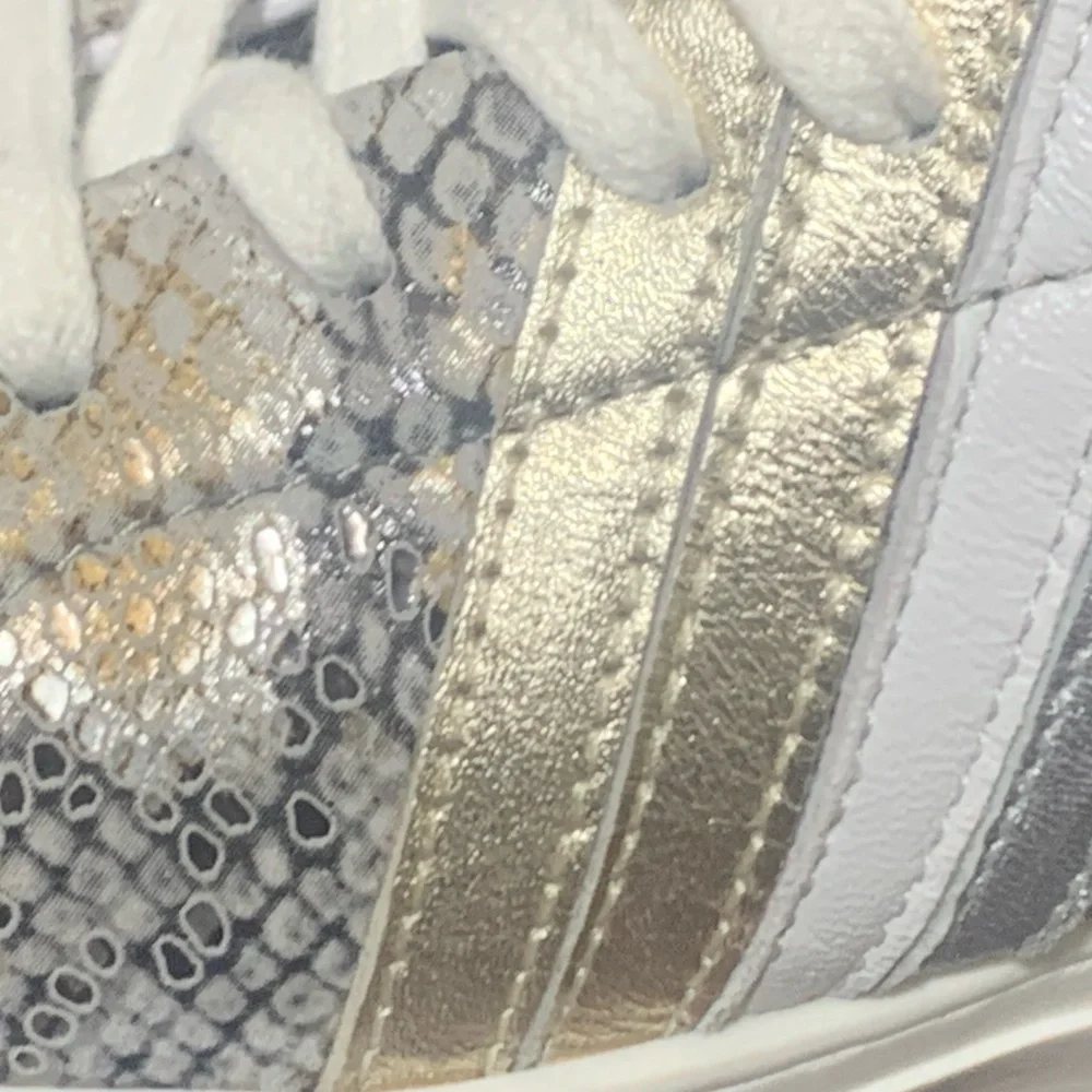Seychelles Standout Sneaker leather snake print‎ metallic sz8 Excellent !